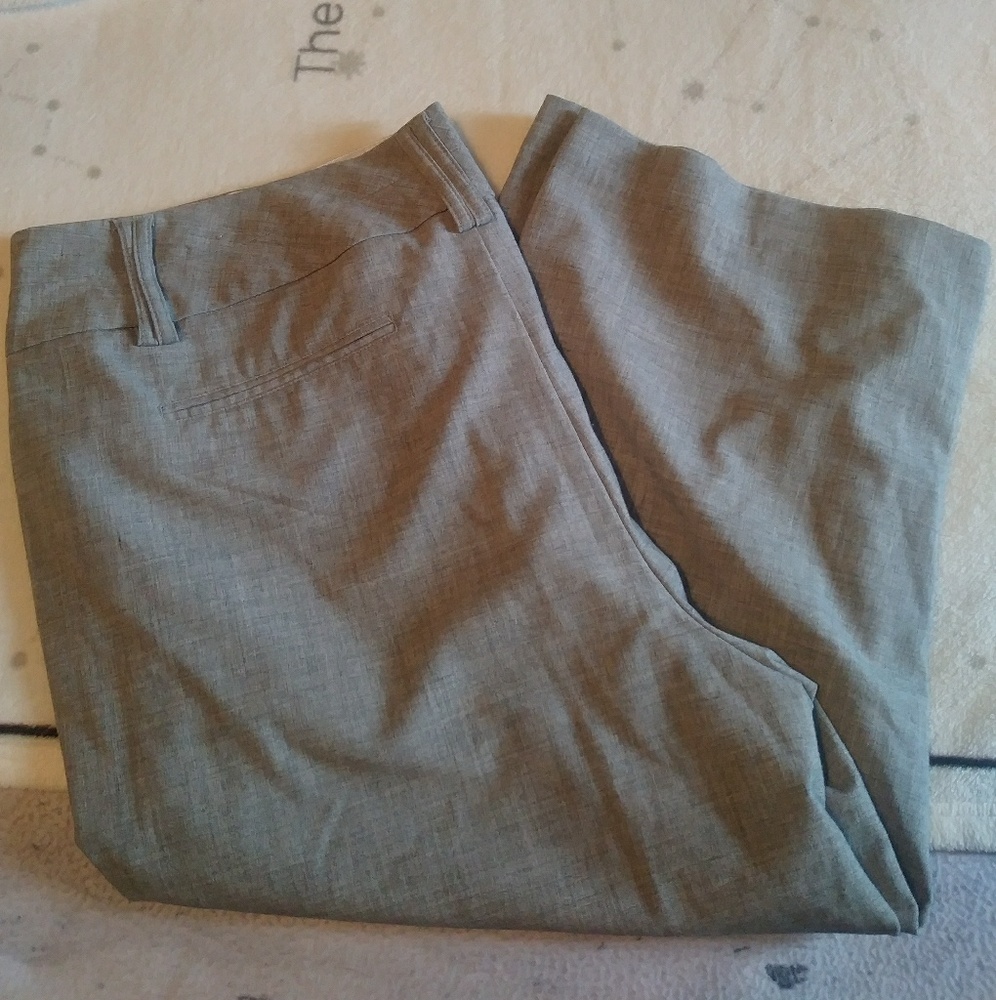 Reduced!! Maurices grey capris